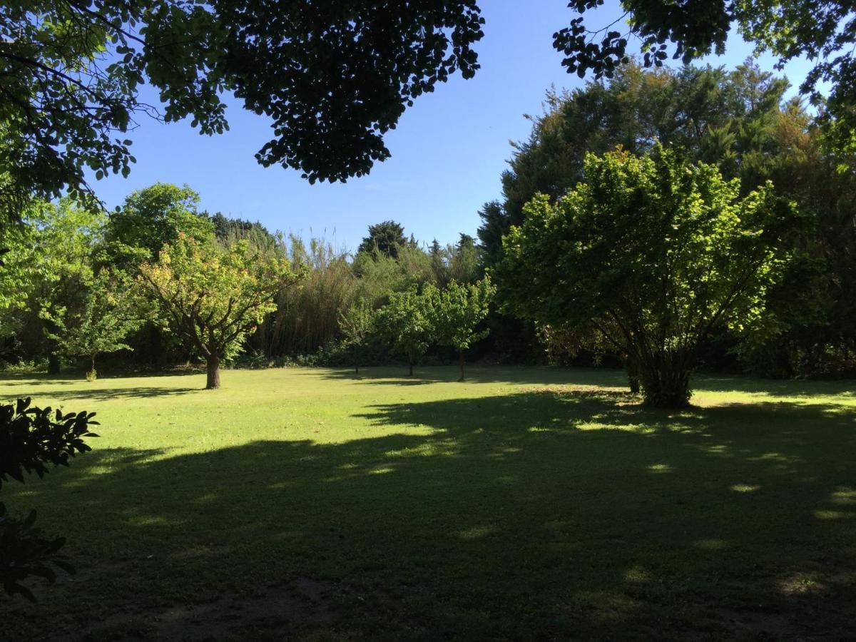 Le Cabanon Villa Le Thor Exterior photo